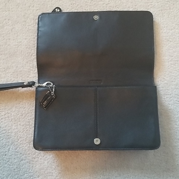 Black leather zippered clutch - Picture 3 of 5